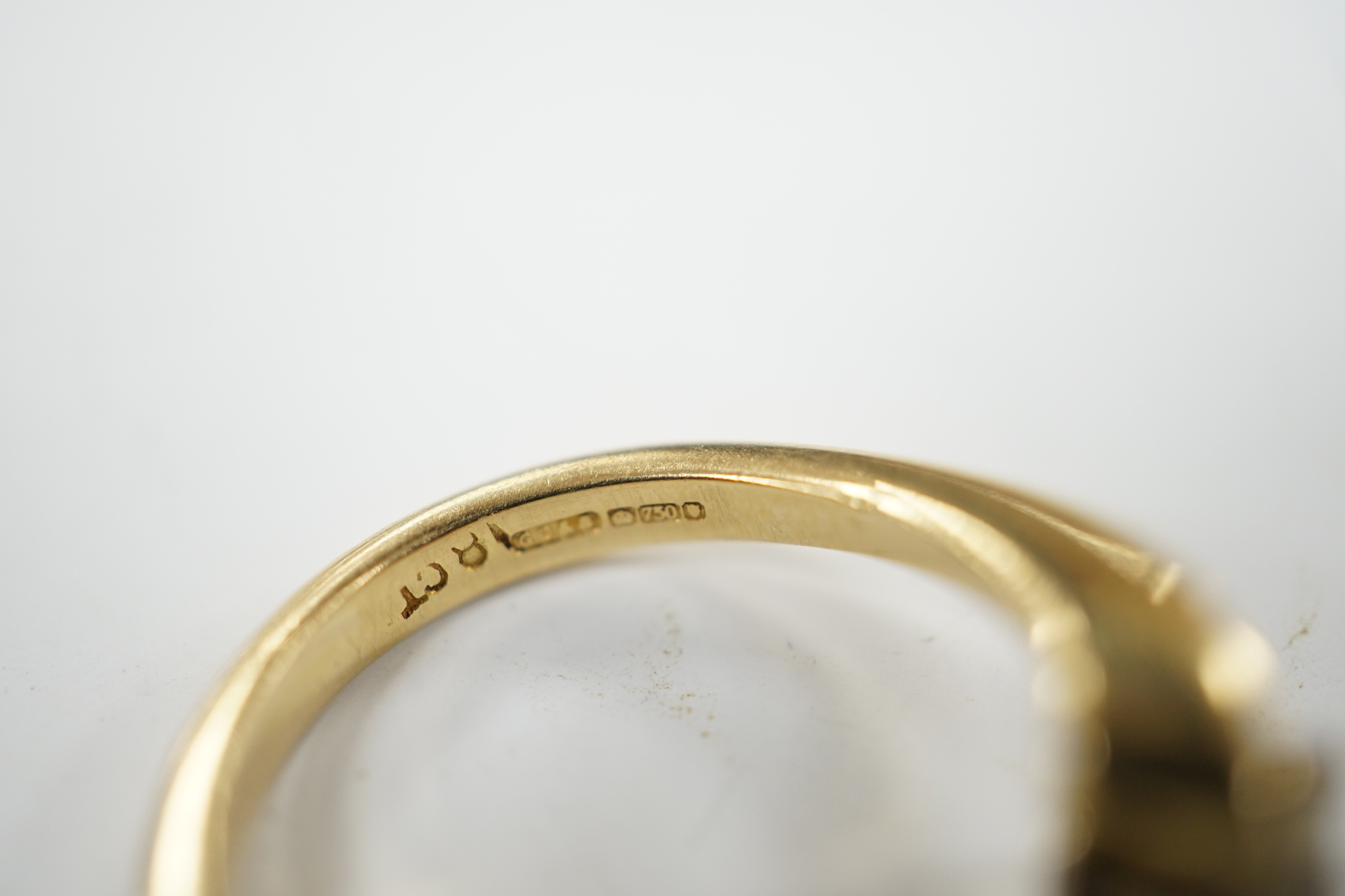 A modern 18ct gold and solitaire diamond set ring, with crossover shoulders, size K, gross weight 4 grams.